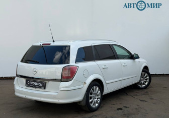 Подержанный автомобиль Opel Astra Wagon 2014 года (8 фото)