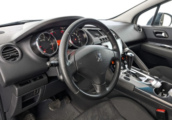 Подержанный автомобиль Peugeot 3008 2012 года (15 фото)
