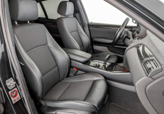 Подержанный автомобиль BMW X4 2016 года (24 фото)