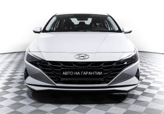 Подержанный автомобиль Hyundai Elantra Sedan 2021 года (2 фото)