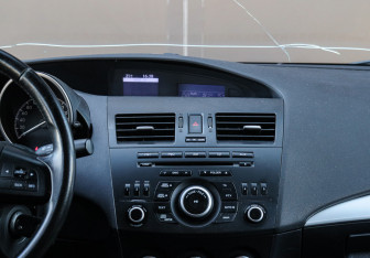Подержанный автомобиль Mazda 3 Sedan 2011 года (10 фото)