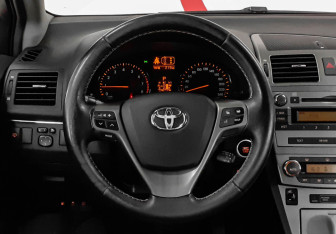 Подержанный автомобиль Toyota Avensis Sedan 2011 года (11 фото)