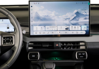 Подержанный автомобиль Toyota RAV4 2025 года (14 фото)