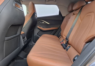 Подержанный автомобиль Omoda C5 2023 года (11 фото)