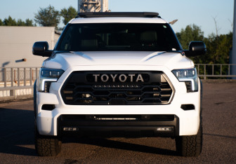 Новый Toyota Sequoia 2024 (2 фото)