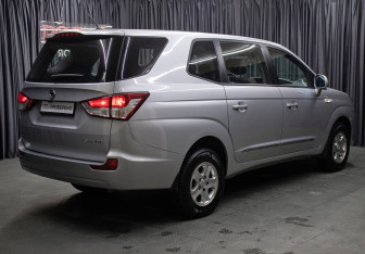 Подержанный автомобиль SsangYong Stavic 2013 года (5 фото)