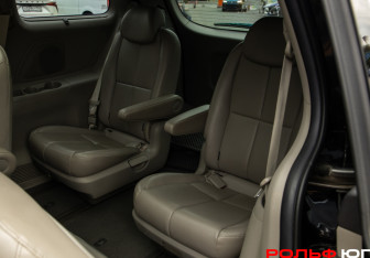 Подержанный автомобиль Kia Carnival 2017 года (9 фото)