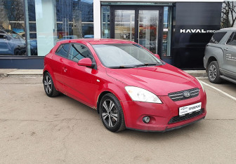 Подержанный автомобиль Kia Ceed Hatchback 2008 года (3 фото)
