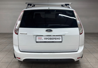 Подержанный автомобиль Ford Focus Wagon 2011 года (6 фото)