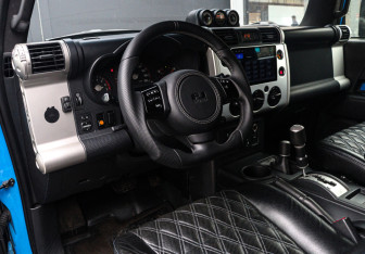 Подержанный автомобиль Toyota FJ Cruiser 2007 года (10 фото)