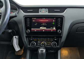 Подержанный автомобиль Skoda Octavia Liftback 2019 года (15 фото)