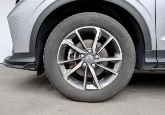 Подержанный автомобиль Geely Coolray 2023 года (18 фото)