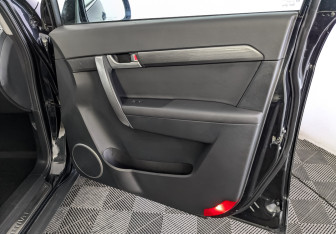 Подержанный автомобиль Chevrolet Captiva 2011 года (25 фото)