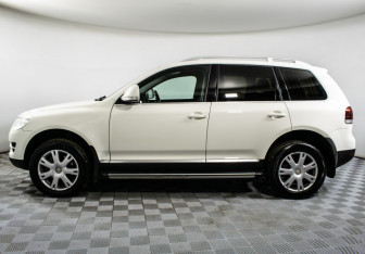 Подержанный автомобиль Volkswagen Touareg 2009 года (8 фото)