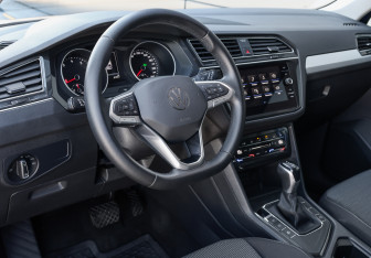 Подержанный автомобиль Volkswagen Tiguan 2021 года (16 фото)