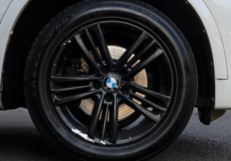 Подержанный автомобиль BMW X4 2015 года (21 фото)