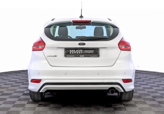 Подержанный автомобиль Ford Focus Hatchback 2018 года (6 фото)