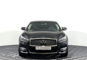 Подержанный автомобиль Infiniti Q70 2016 года (2 фото)