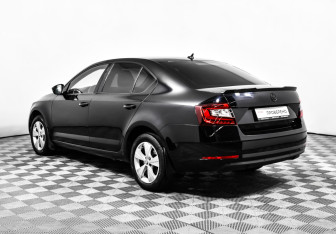 Подержанный автомобиль Skoda Octavia Liftback 2018 года (7 фото)
