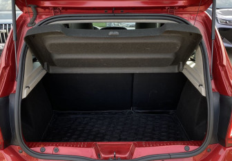 Подержанный автомобиль Renault Sandero 2018 года (10 фото)