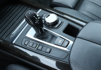 Подержанный автомобиль BMW X5 2013 года (15 фото)