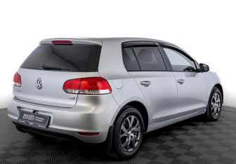 Подержанный автомобиль Volkswagen Golf Hatchback 2012 года (5 фото)