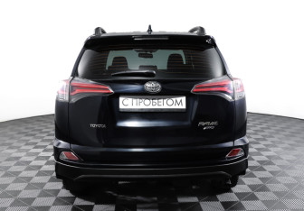 Подержанный автомобиль Toyota RAV4 2018 года (6 фото)