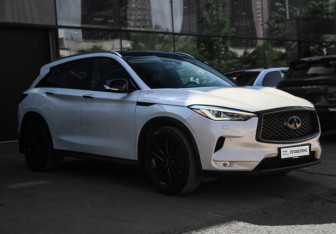 Подержанный автомобиль Infiniti QX50 2018 года (3 фото)