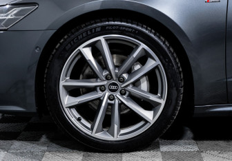 Подержанный автомобиль Audi A7 2021 года (15 фото)