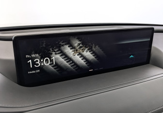 Подержанный автомобиль Genesis G80 2021 года (26 фото)