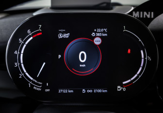 Подержанный автомобиль MINI Hatch 2021 года (16 фото)