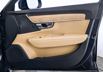 Подержанный автомобиль Volvo V90 2019 года (24 фото)