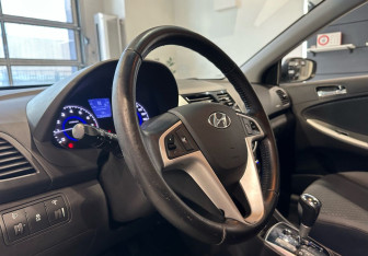 Подержанный автомобиль Hyundai Solaris Hatchback 2012 года (12 фото)