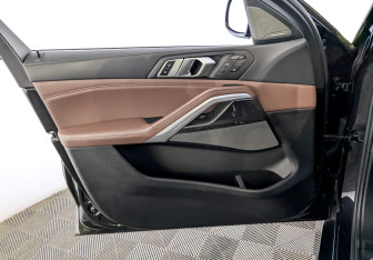 Подержанный автомобиль BMW X6 2021 года (19 фото)