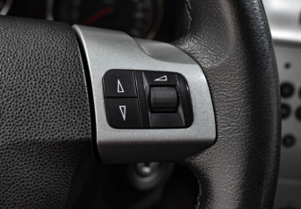 Подержанный автомобиль Opel Zafira Compactvan 2010 года (11 фото)