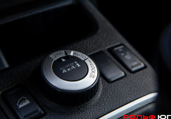 Подержанный автомобиль Nissan X-Trail 2011 года (17 фото)