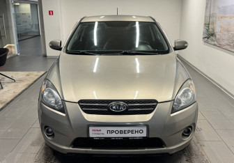 Подержанный автомобиль Kia Ceed Hatchback 2010 года (2 фото)