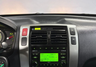 Подержанный автомобиль Hyundai Tucson 2008 года (15 фото)