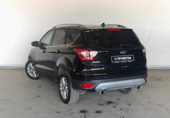 Подержанный автомобиль Ford Kuga 2018 года (6 фото)