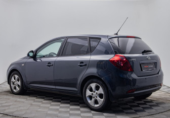 Подержанный автомобиль Kia Ceed Hatchback 2009 года (3 фото)