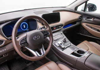 Подержанный автомобиль Hyundai Santa Fe 2021 года (9 фото)