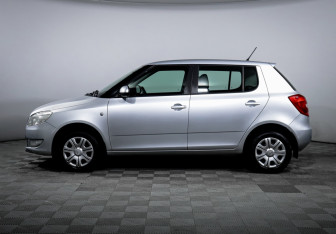 Подержанный автомобиль Skoda Fabia Hatchback 2014 года (8 фото)