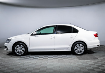 Подержанный автомобиль Volkswagen Jetta Sedan 2015 года (8 фото)