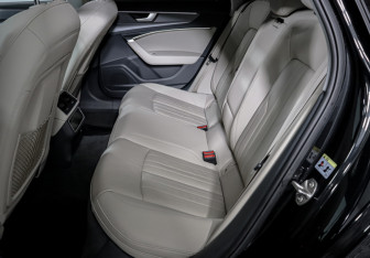 Подержанный автомобиль Audi A6 Sedan 2020 года (10 фото)