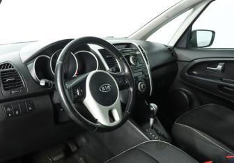 Подержанный автомобиль Kia Venga 2011 года (13 фото)