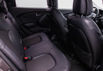 Подержанный автомобиль Hyundai ix35 2013 года (11 фото)
