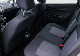 Подержанный автомобиль Ford Fiesta Hatchback 2010 года (11 фото)