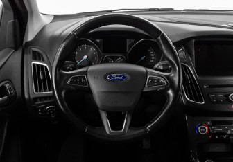 Подержанный автомобиль Ford Focus Wagon 2017 года (11 фото)