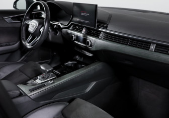Подержанный автомобиль Audi A4 Sedan 2020 года (9 фото)