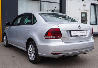 Подержанный автомобиль Volkswagen Polo Sedan 2017 года (7 фото)